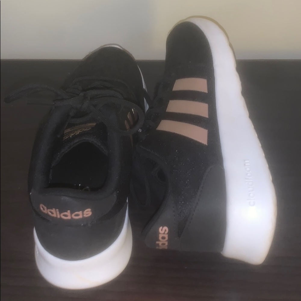 🚨NEED2GO Adidas Memory Foam sneakers